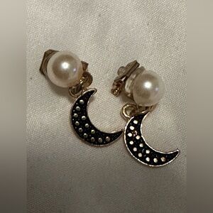 Macy’s Vintage Pearl and Black Crescent Moon clip on Earrings